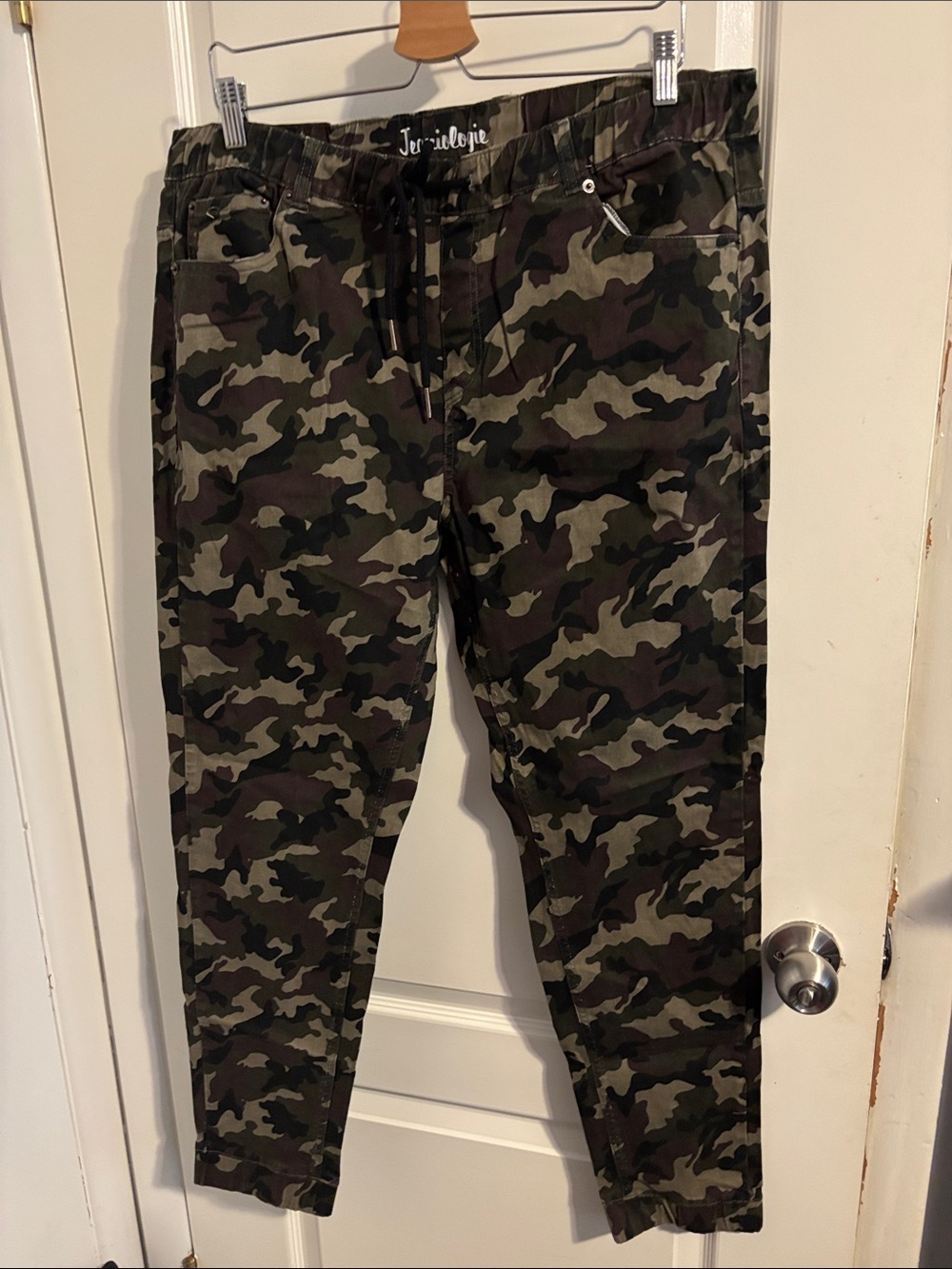 Camouflage Cargo Pants in Olive Camo - Jeaniologie